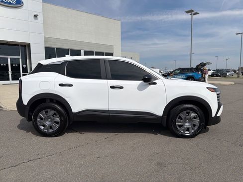 Used 2025 Nissan Kicks S image 2