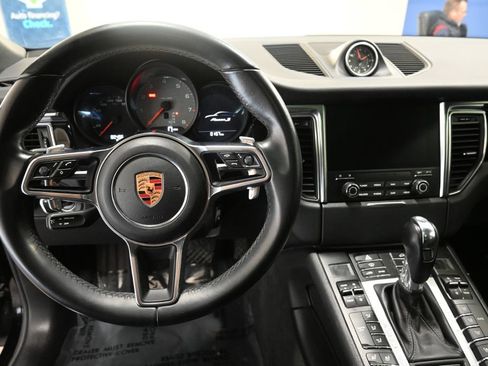 Used 2018 Porsche Macan S image 9