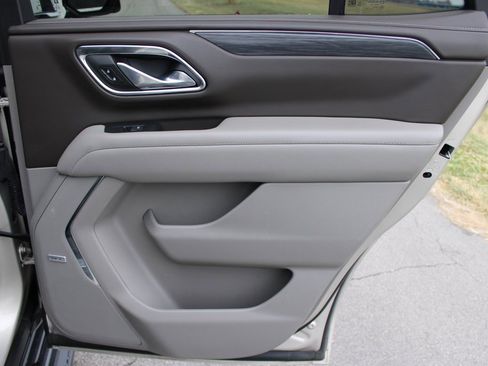 Used 2023 GMC Yukon SLT w/ SLT Luxury Package image 26