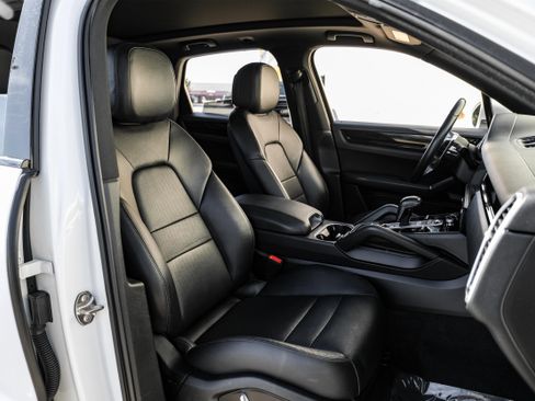 Used 2020 Porsche Cayenne image 33