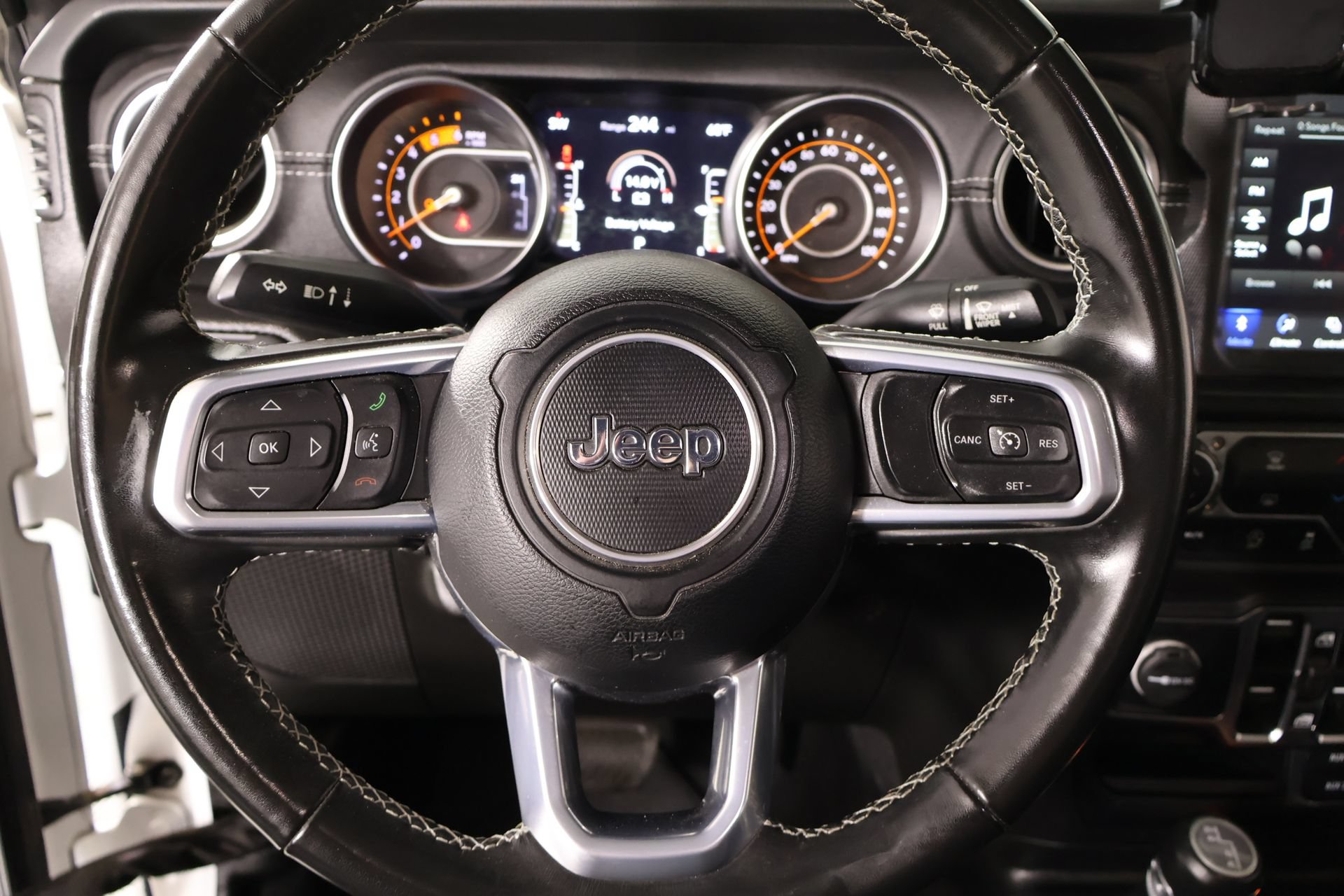 Used 2022 Jeep Gladiator Overland w/ Popular Equipment Package AWD/4WD image 3