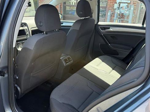 Used 2016 Volkswagen Golf S image 17