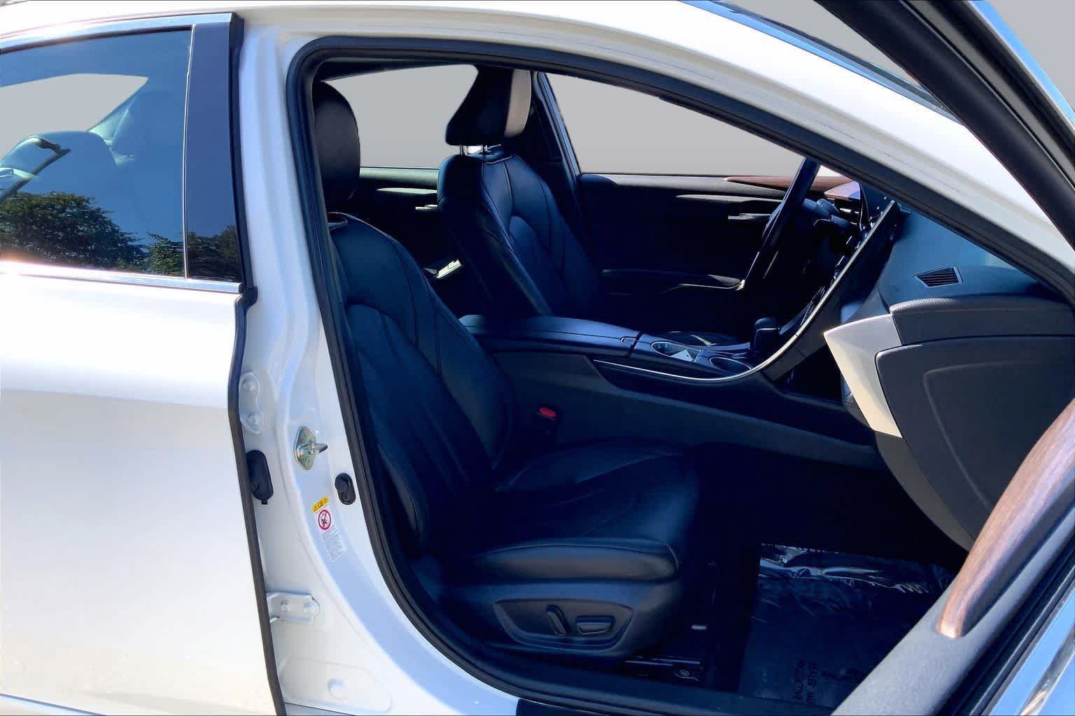 Used 2019 Toyota Avalon XLE w/ Moonroof Package FWD image 9