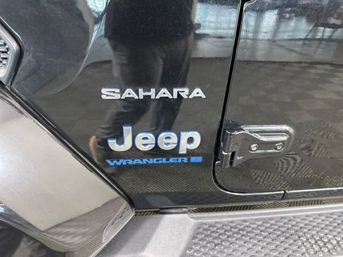 Used 2023 Jeep Wrangler Unlimited Sahara w/ Cold Weather Group image 10