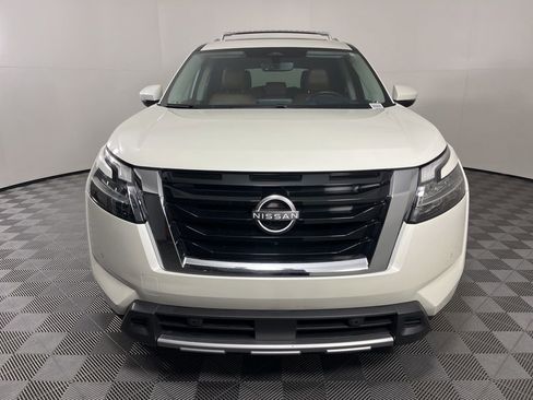 Used 2024 Nissan Pathfinder Platinum w/ Cargo Package image 18