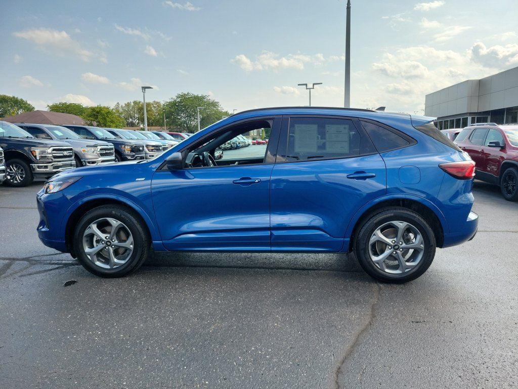 Certified 2023 Ford Escape ST-Line w/ Tech Pack #1 AWD/4WD image 7