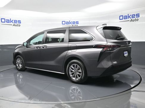 Used 2024 Toyota Sienna LE image 6