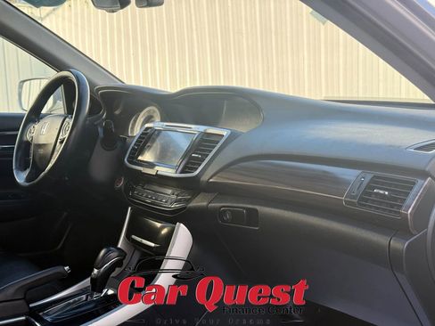 Used 2017 Honda Accord Touring image 19