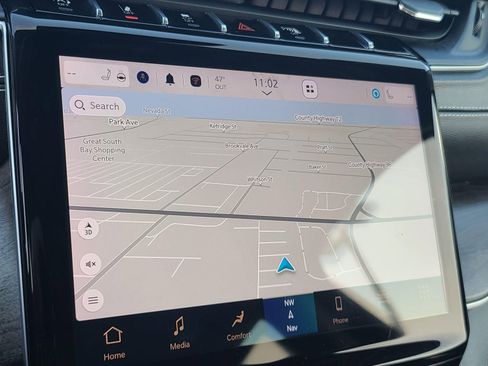 Used 2023 Jeep Grand Cherokee Limited image 30