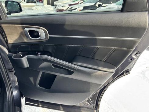 Used 2025 Kia Sorento SX image 16
