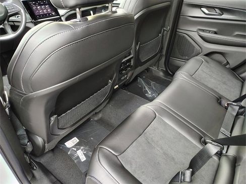 New 2025 Jeep Grand Cherokee Altitude image 31