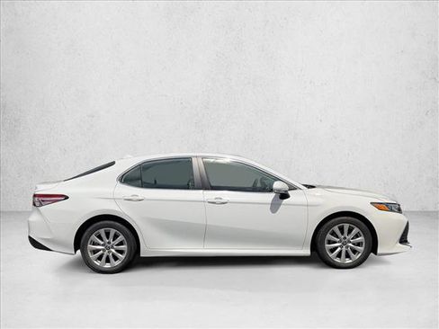Used 2020 Toyota Camry LE w/ Convenience Package image 4