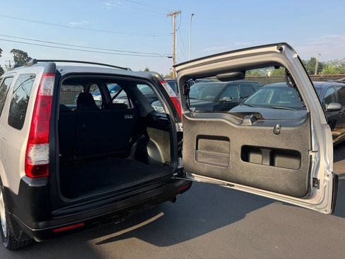 Used 2005 Honda CR-V LX image 11
