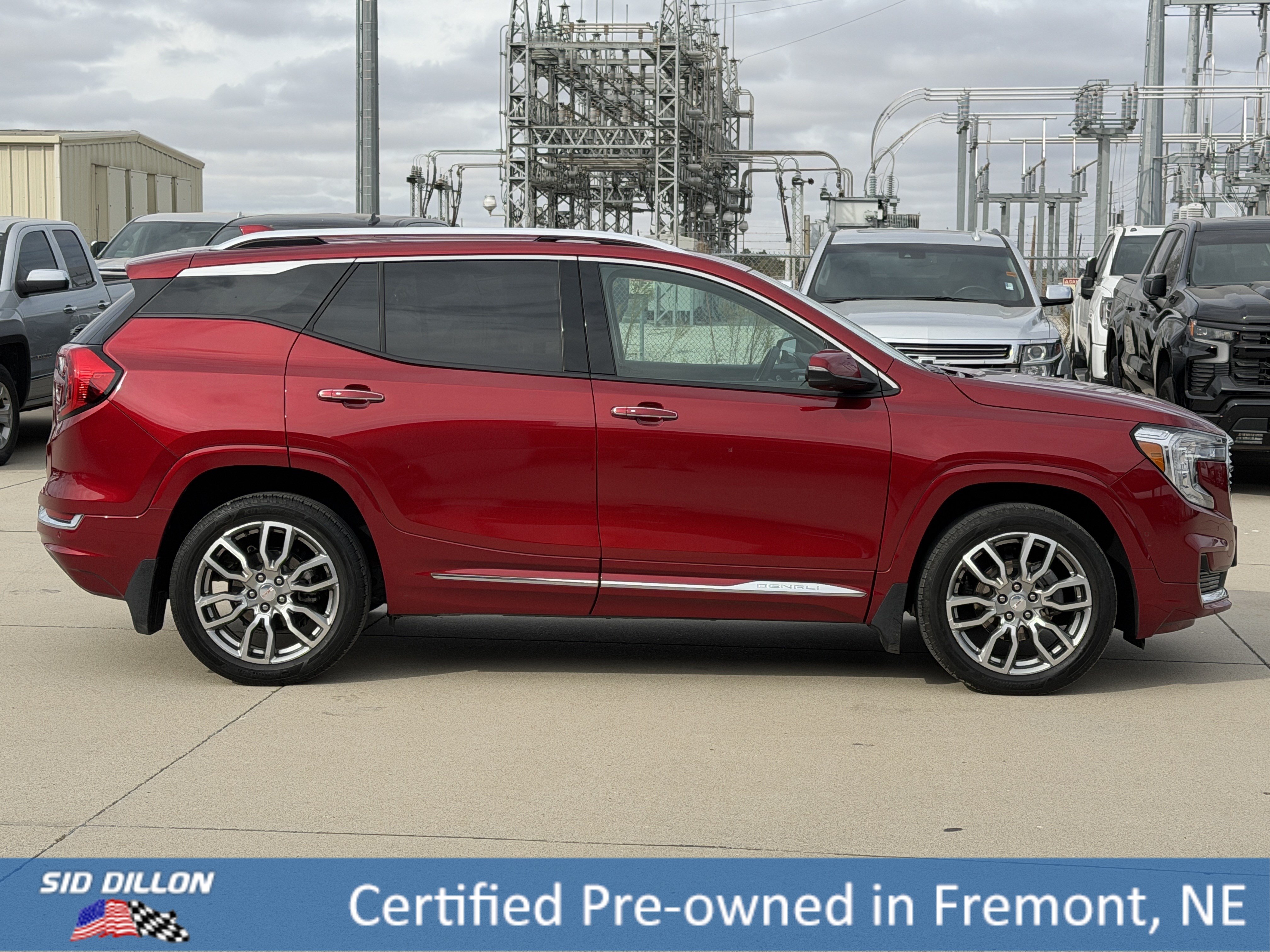 Used 2023 GMC Terrain Denali w/ Denali Premium Package AWD/4WD image 3