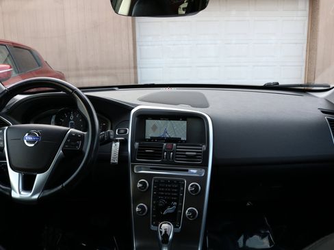 Used 2015 Volvo XC60 T5 Platinum image 45