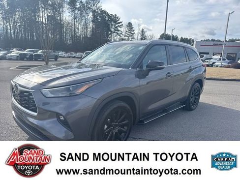Used 2023 Toyota Highlander XLE image 6