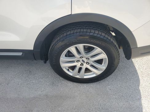 Used 2018 Ford Explorer XLT w/ Equipment Group 202A image 20