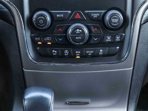 Used 2019 Jeep Grand Cherokee Laredo RWD image 18