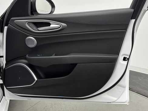 Used 2022 Alfa Romeo Giulia Veloce image 33