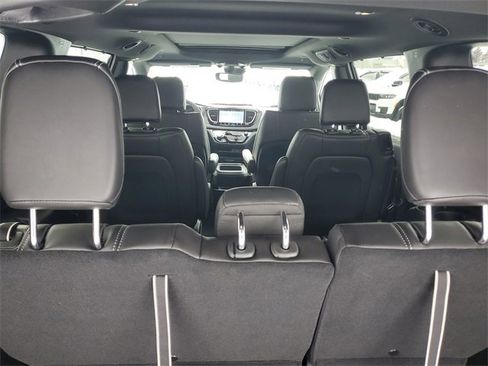 New 2026 Chrysler Pacifica Select image 7