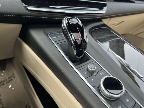 Used 2024 Cadillac Escalade ESV Premium Luxury image 21