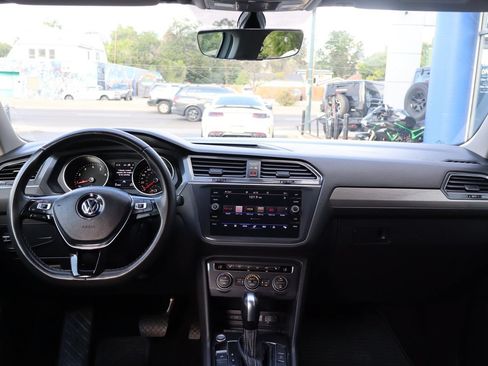 Used 2021 Volkswagen Tiguan SE w/ 3rd Row Seat Package AWD/4WD image 14