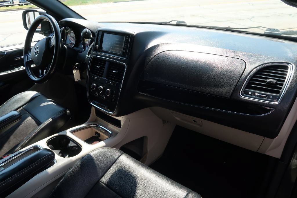 Used 2019 Dodge Grand Caravan SXT FWD image 12