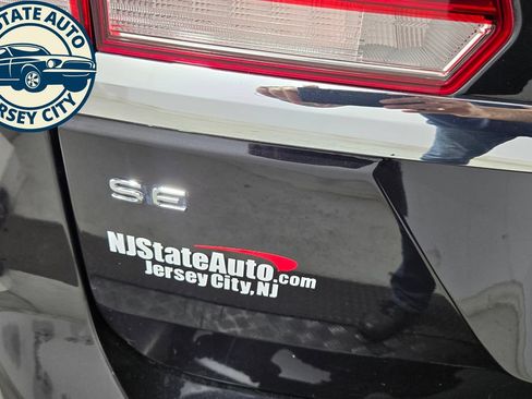 Used 2023 Volkswagen Atlas SE AWD/4WD image 32