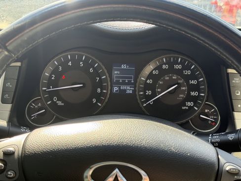 Used 2015 INFINITI Q70 3.7 w/ Deluxe Touring Package image 13