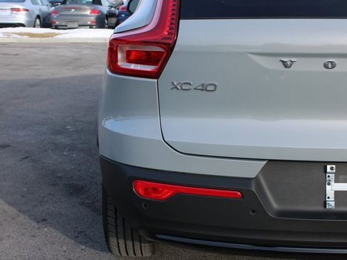Used 2025 Volvo XC40 B5 Plus image 43