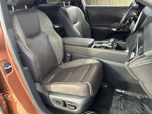Used 2025 Lexus RX 450h AWD w/ Convenience Package image 40