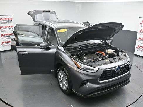 Used 2024 Toyota Highlander Limited image 45