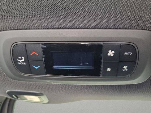 Used 2023 Chrysler Pacifica Limited w/ S Appearance Package AWD/4WD image 13