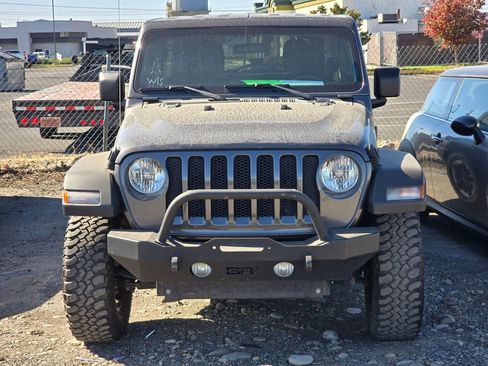 Used 2018 Jeep Wrangler Unlimited Sport image 2
