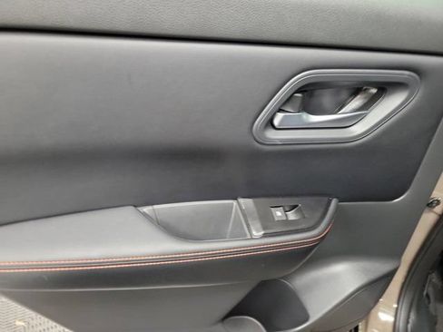 Used 2025 Nissan Rogue SV AWD/4WD image 20