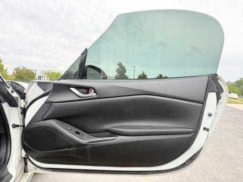 Used 2020 MAZDA MX-5 Miata Sport RWD image 29