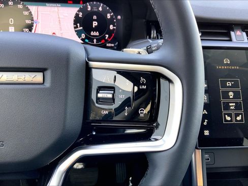 Used 2024 Land Rover Discovery Sport S image 24