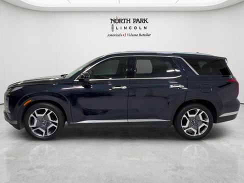Used 2023 Hyundai Palisade Limited FWD image 2