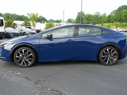 Used 2026 Toyota Prius Plug-In Hybrid FWD image 4