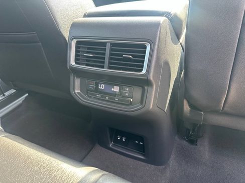 Used 2025 Volkswagen Atlas SE AWD/4WD image 23