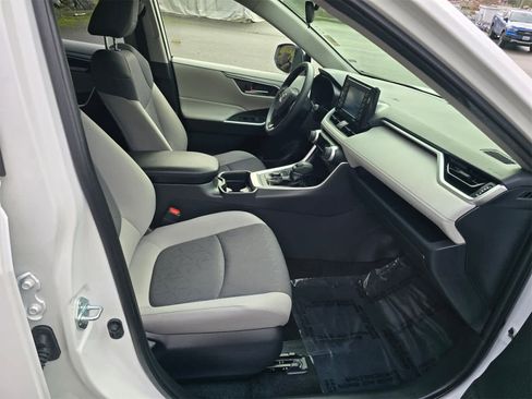 Used 2020 Toyota RAV4 XLE image 27