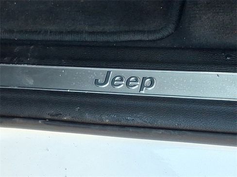 Used 2022 Jeep Grand Cherokee Overland w/ Luxury Tech Group IV image 16