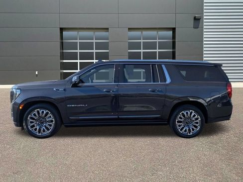 Used 2024 GMC Yukon XL Denali Ultimate AWD/4WD image 9