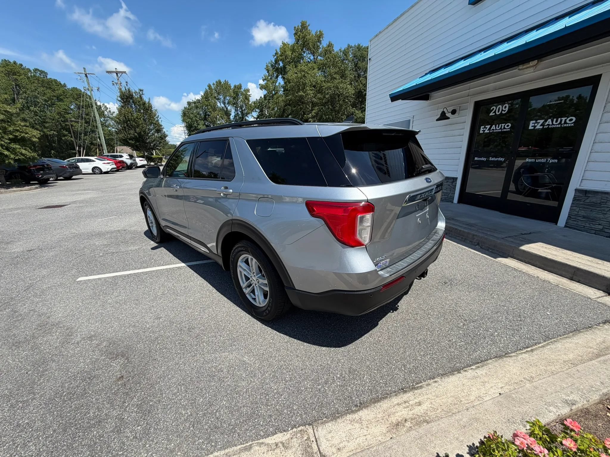Used 2022 Ford Explorer XLT w/ Class IV Trailer Tow Package RWD image 8