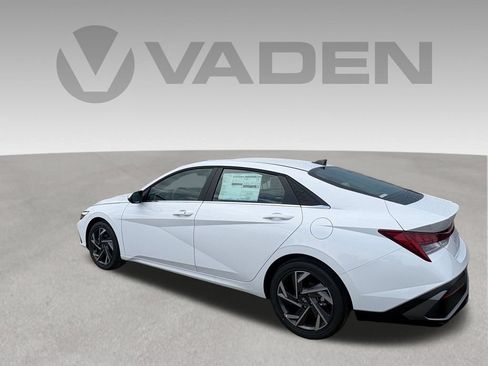 New 2026 Hyundai Elantra Limited FWD image 3
