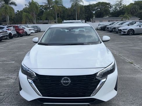 Used 2025 Nissan Sentra SV FWD image 2