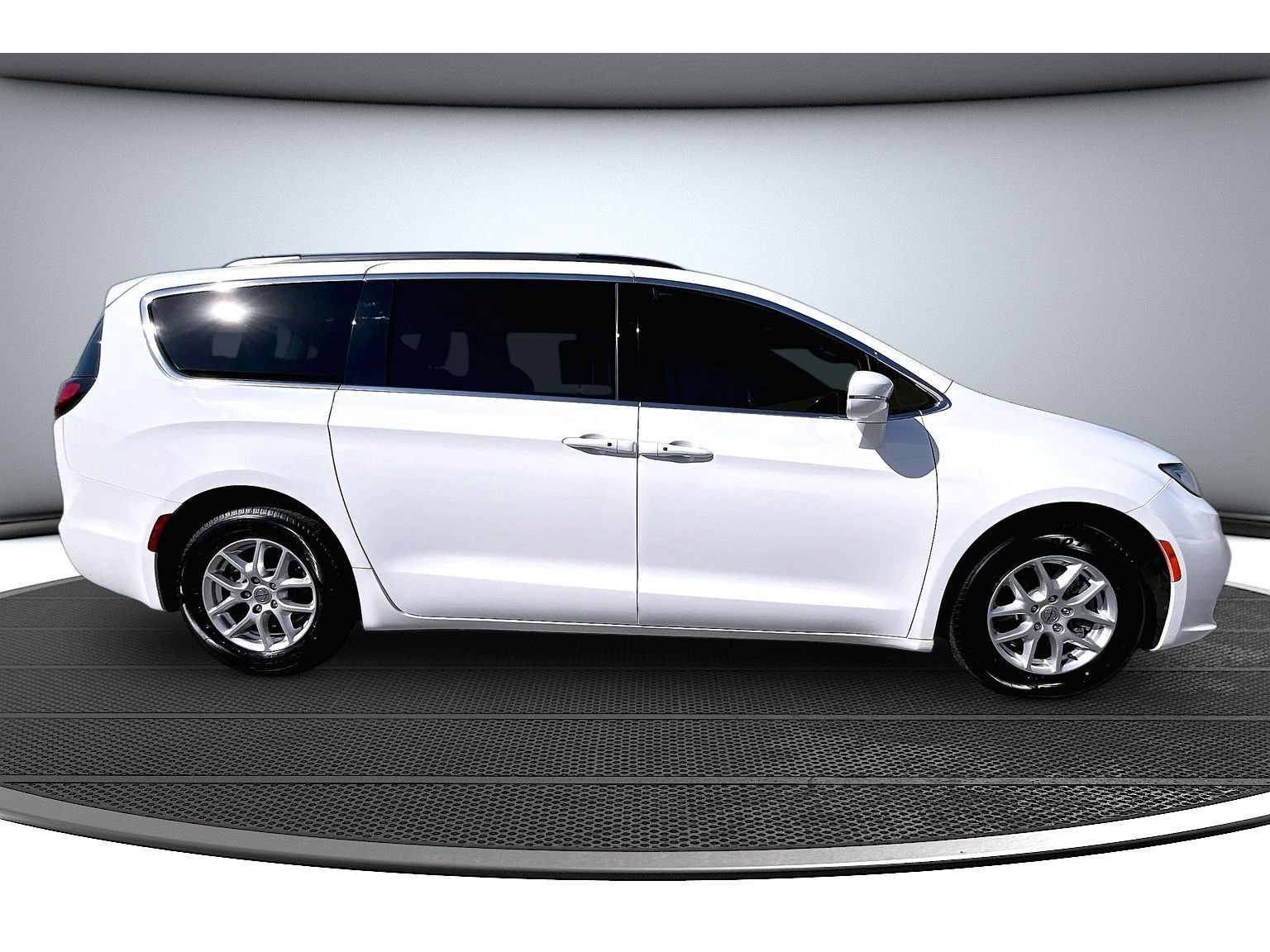 Certified 2022 Chrysler Pacifica Touring-L FWD image 15