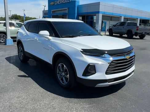 Used 2021 Chevrolet Blazer LT FWD image 2