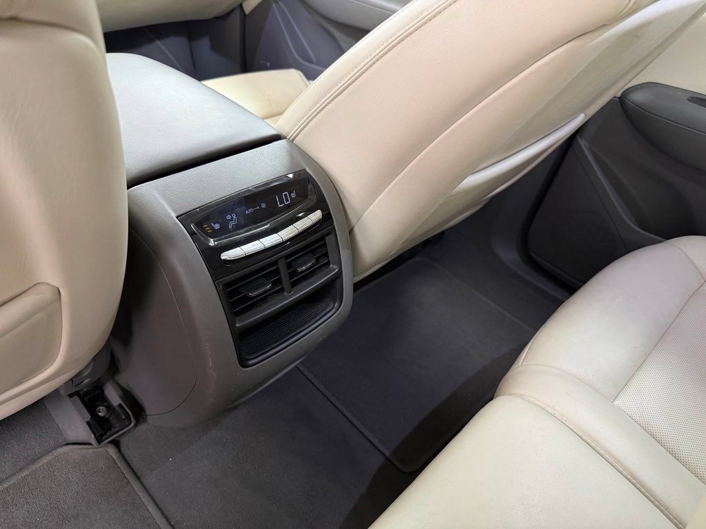 Used 2019 Cadillac XT5 Premium Luxury FWD image 16
