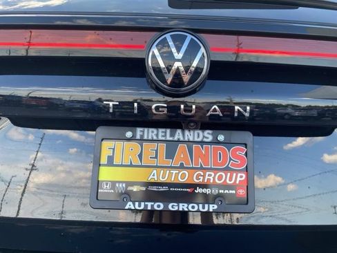 New 2025 Volkswagen Tiguan SE image 15